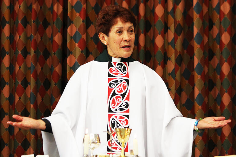 The Rev Numia Tomoana invites the hui goers to take their communion.