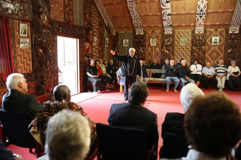 Archdeacon Tiki Raumati addresses the manuhiri at Owae Marae.