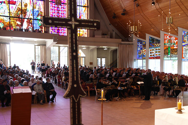 A view of the afternoon's congregation at the beginning of the service.