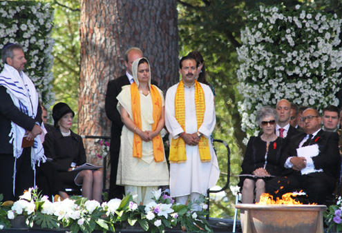 The two Hindu representatives await their turn to pray - while a rabbi looks on.