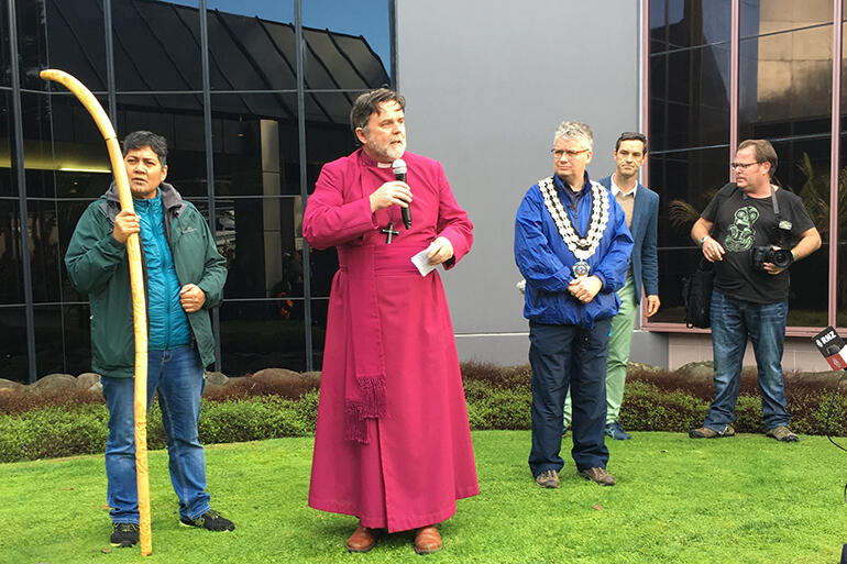 Archbishop Philip addresses the Peace Walkers. That's Moewai Aterea at left - she carved the crozier - and New Plymouth Mayor, Andrew Judd.