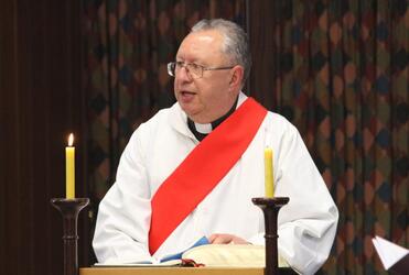 The Rev Dr Rangi Nicholson, the acting Ahorangi of Te Rau Kahikatea, reads the gospel for the day.