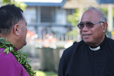 Archdeacon Joe Le'ota, of Tonga, renews his friendship with Bishop Kito Pikaahu. Joe was Vicar of Te Puke.