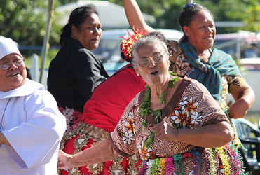 Sr Fehoko, CSN (left) and some of her Tongan sisters, show the Tongan spirit of welcome.
