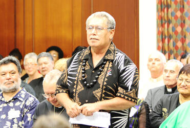 The Rev Dr Frank Smith, Dean of the Tikanga Polynesia students, delivers his welcome to new arrivals.