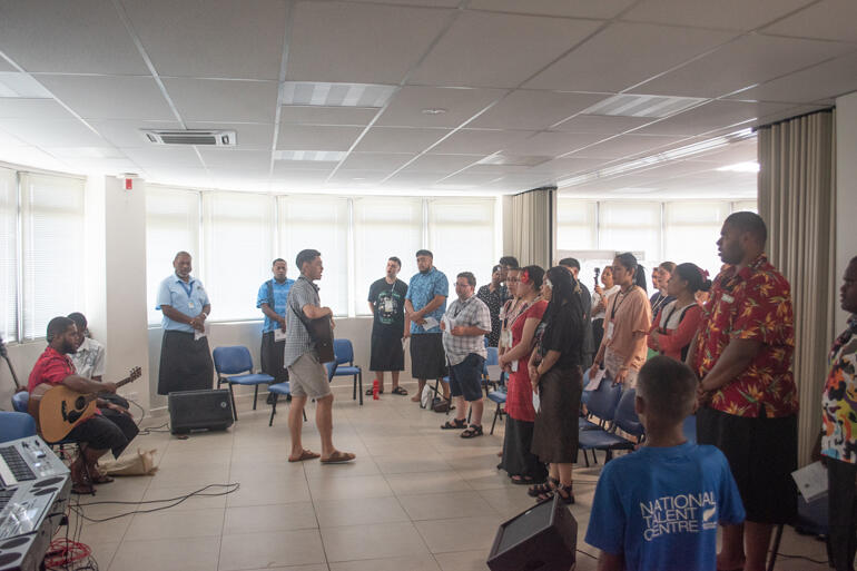 Rev Ruawhaitiri Ngatai-Mahue from Te Rau College in Gisborne leads Anglican young people in waiata at TYE in Suva.