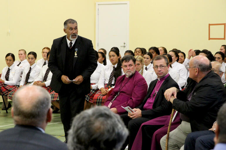 Kere Mihaere speaks on the Hukarere side to Abp Philip Richardson, Bishop Andrew Hedge, Abp Brown Turei and Selwyn Parata.