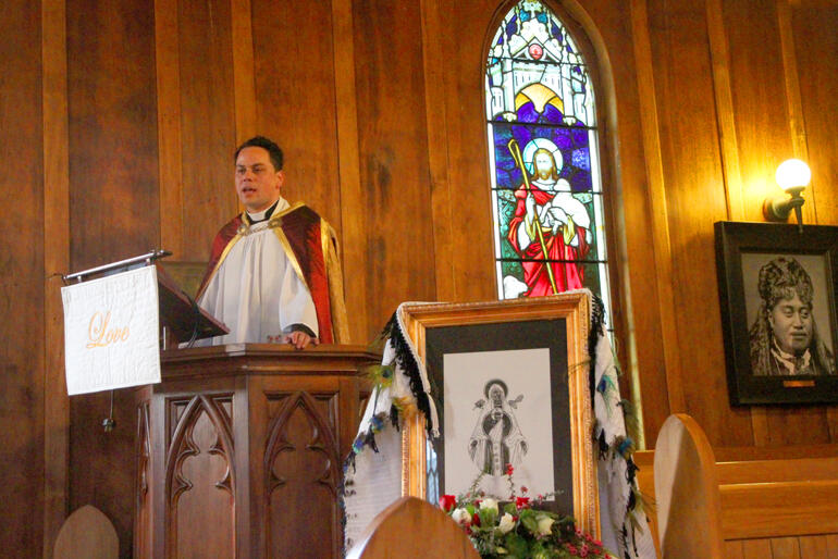 Pa Cruz preaches at St John's Te Awamutu flanked by Irihāpeti Te Paea's portrait and Rev Sarah Lea West's icon of Mary.