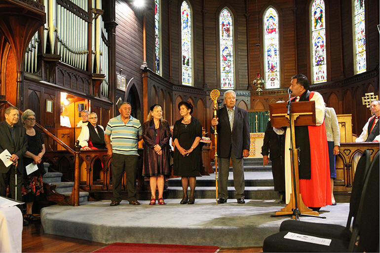 Descendants of the 1914 giftors: L-R Rev Taura Cherrington, Katerina 'Bina' Hepi, Evelyn Heke-Dane, King George Cherrington, holding Te Take ki Oihi. 