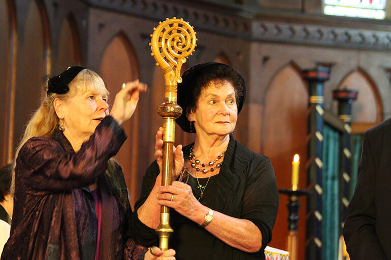 These two women are the granddaughters of Rev Hetekia Rika Heke, one of the Nga Puhi clergy at the 1914 service. These two women are the granddaughters of Rev Hetekia Rika Heke, one of the Nga Puhi clergy at the 1914 service.