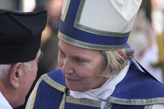 Bishop Victoria chats with a special guest after her installation.
