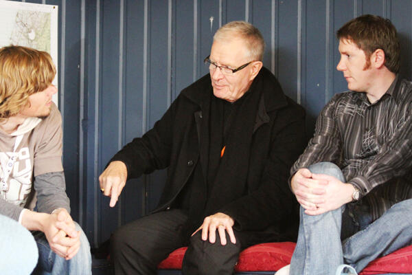 Bishop Tom talking with some young friends last week at the Tikanga Pakeha Youth Forum at Ngatiawa, near Waikanae.