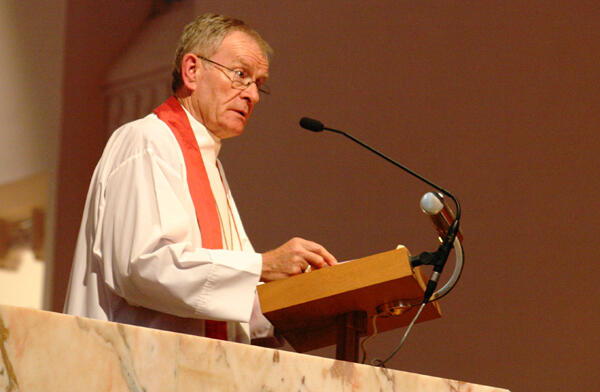 The Rt Rev Dr Tom Brown, Bishop of Wellington, preaching at the main 2008 General Synod Eucharist in Wellington. The Rt Rev Dr Tom Brown, Bishop of Wellington, preaching at the main 2008 General Synod Eucharist in Wellington.