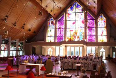 The Bishops of Auckland and Te Tai Tokerau lead their clergy through the renewal of their vows.
