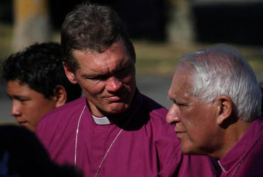 Bishop David Rice and Sir Paul Reeves catch up at Waiapu's 150th celebrations.