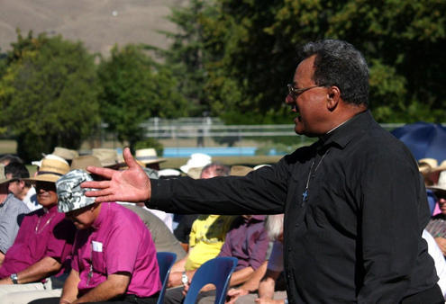 Rev John Flavell in full cry during Waiapu's 150th celebrations. Archbishop Brown Turei and Sir Paul Reeves are seated behind.