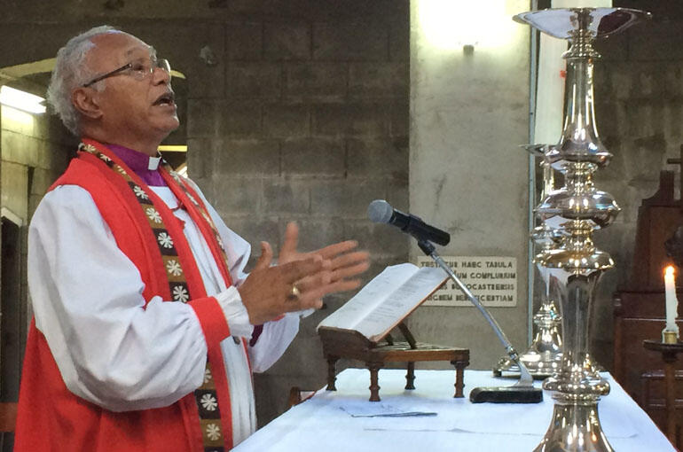 Archbishop Winston sings "vinaka!" at the thanksgiving service for Fiji's election.