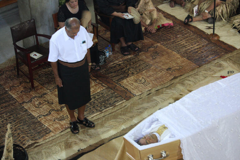The Fijian President, Ratu Epeli Nailatikau, former commander of the Fijian military forces, pays his respects.