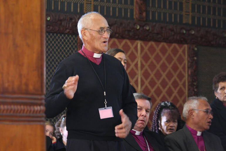Bishop Muru Walters, communicates in song at General Synod Te Hīnota Whānui 2010.