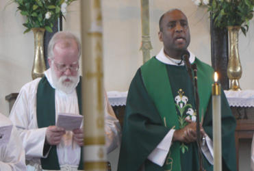 Canon Andrew Dietsche, of New York, left, and the Rev Nathanael Saint-Pierre, vicar of the Haitian Episcopal Church in the Bronx.