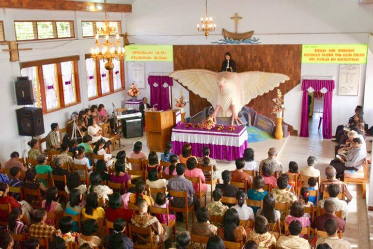 Indonesian Christians gather across denominations to pray for Christian Unity. Photo: WCC/Peter Williams. Indonesian Christians gather across denominations to pray for Christian Unity. Photo: WCC/Peter Williams.