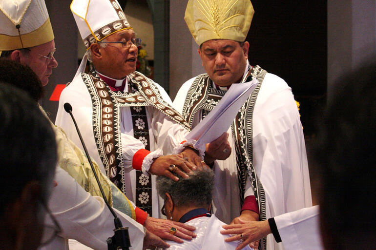 Bishop Winston, flanked by Bishops Paterson and Pikaahu, ordains Tai Taimalelagi Fagamalama Tuatagaloa-Leota in July 2009. 