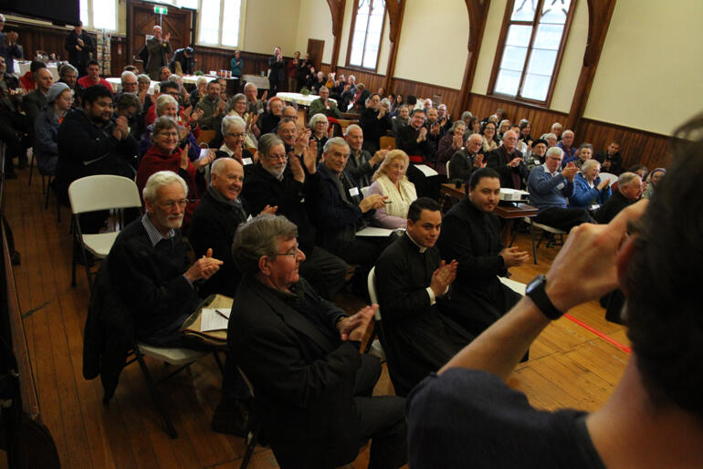 Anglo-Catholic Hui members offer a round of applause to thank the speakers, organisers and St Michael's crew. Anglo-Catholic Hui members offer a round of applause to thank the speakers, organisers and St Michael's crew.