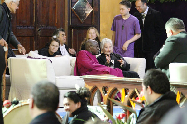 Archbishop John extends his aroha to Lady Reeves and whanau in the sanctuary of the church.