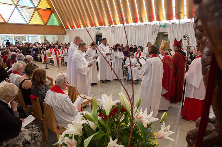 The bishops hear the candidates' commitments.