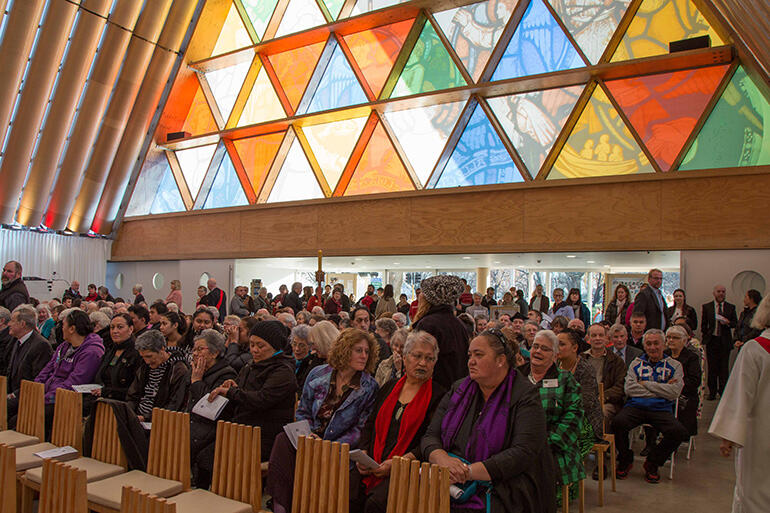 The tikanga rua congregation begins to assemble.