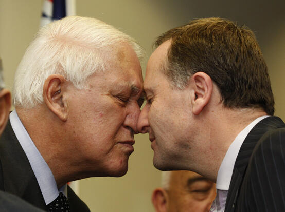 Sir Paul Reeves hongis Prime Minister John Key. Photo: Mark Mitchell Sir Paul Reeves hongis Prime Minister John Key. Photo: Mark Mitchell