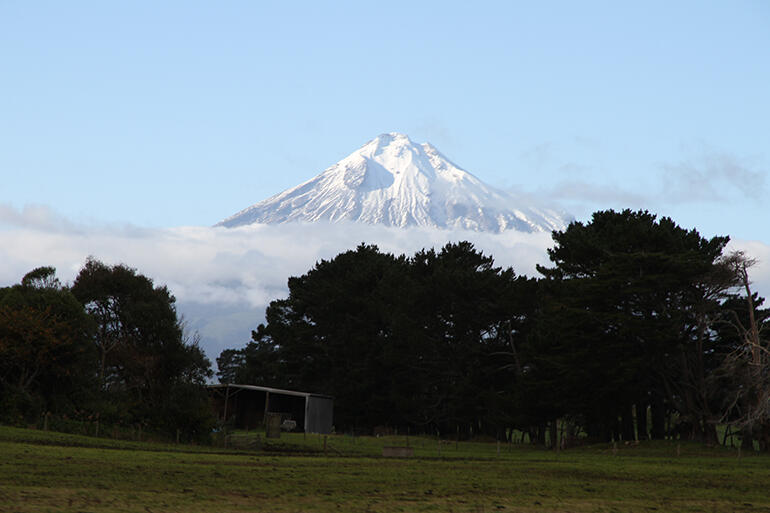The maunga peeks briefly through the clouds.