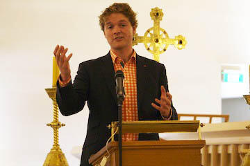 Sam Johnson tells his story to the conference dinner. Sam Johnson tells his story to the conference dinner.