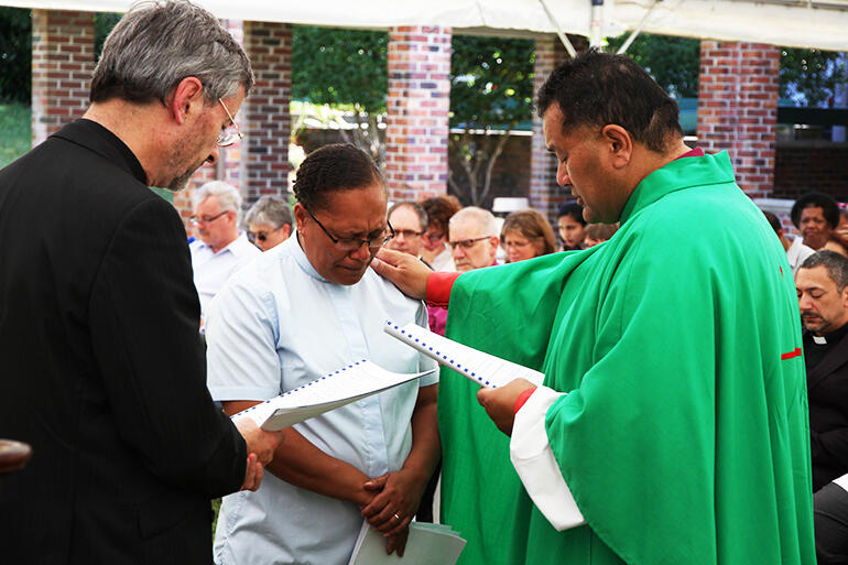 Bishop Kito Pikaahu prays for Rev Dr Eseta Mateiviti-Tulavu, the new College Chaplain. That's Rev Tony Gerritsen at left. Bishop Kito Pikaahu prays for Rev Dr Eseta Mateiviti-Tulavu, the new College Chaplain. That's Rev Tony Gerritsen at left.