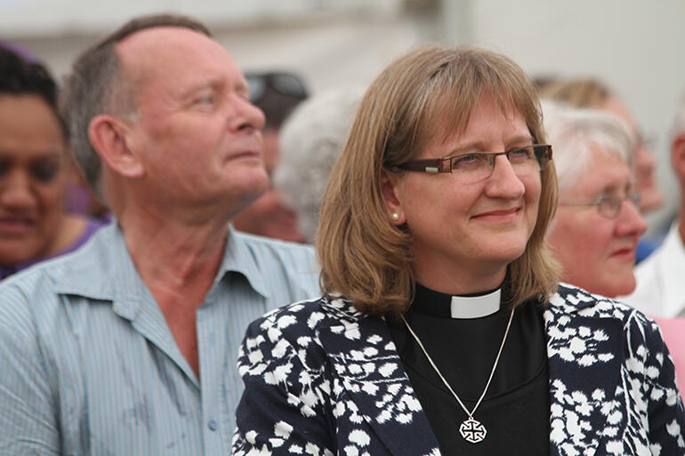 That's Karen Kemp in the foreground, with Bishop John Paterson behind. He was on hand, when needed, with translations of the whaikorero.