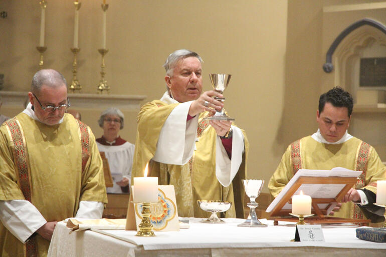 Archbishop Emeritus Most Rev David Moxon raises te kapu o te ora. Archbishop Emeritus Most Rev David Moxon raises te kapu o te ora.