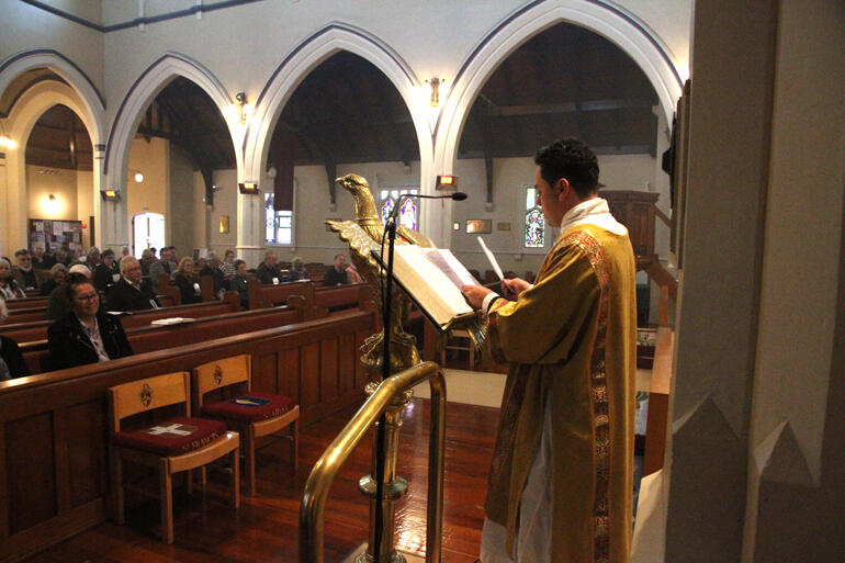 Pa Cruz Karauti-Fox chants in te reo Māori during the opening mass. Pa Cruz Karauti-Fox chants in te reo Māori during the opening mass.