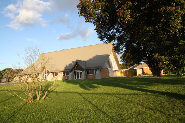 Te Karaiti Te Pou Herenga Waka Church in Mangere, Auckland joins churches across the country keeping safe in Level 4 by gathering worshippers online.