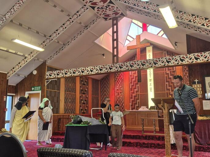 Levi Torrey narrates as rangatahi act out an Easter play during Te Hui Amorangi ki te Ūpoko o Te Ika Easter camp