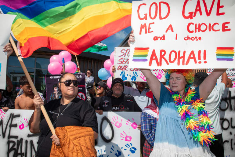 Rainbow Christian advocates counter Destiny Church's protest outside a drag queen storytime event at Gisborne library. Photo: RNZ Angus Dreaver. Rainbow Christian advocates counter Destiny Church's protest outside a drag queen storytime event at Gisborne library. Photo: RNZ Angus Dreaver.