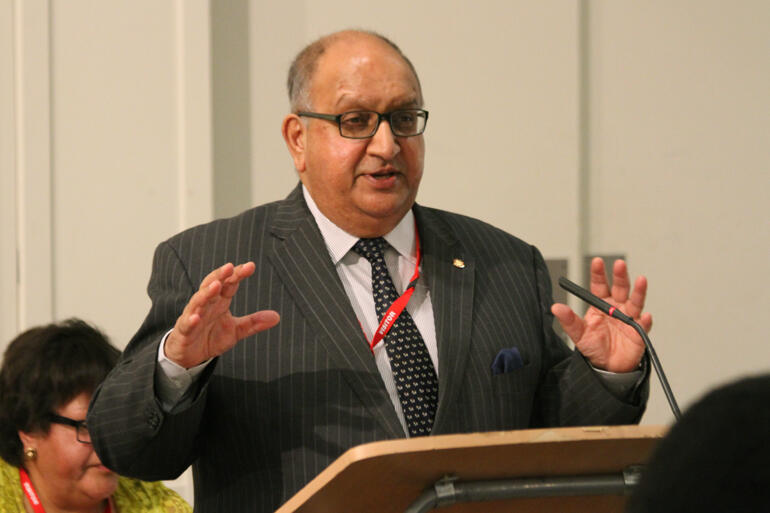 Ma Whea? Commission's chairman, Sir Anand Satyanand Ma Whea? Commission's chairman, Sir Anand Satyanand