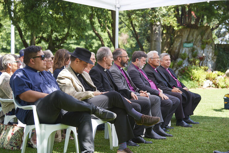 L-R: Haahi reps: Wiremu Anania, Ngira Simmonds, Michael Hughes, Bp Andrew Hedge, Abp Philip Richardson, Bp Ngarahu Katene, Abp David Moxon.