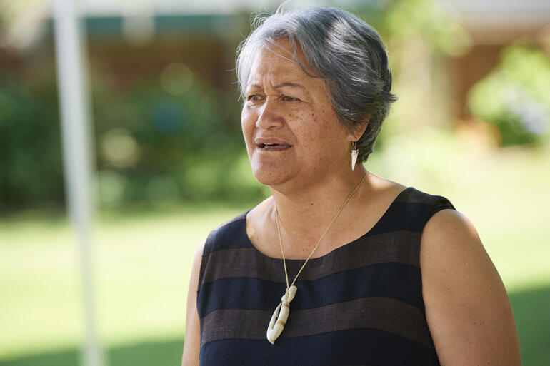Otamataha Trustee Sylvia Hemoata Willison calls the visitors onto Te Papa. Otamataha Trustee Sylvia Hemoata Willison calls the visitors onto Te Papa.