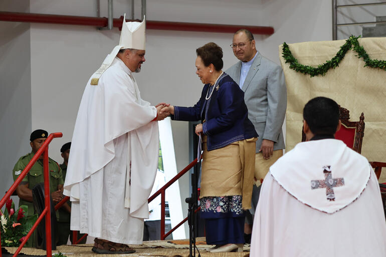 Archbishop Don Tamihere greets HRH Queen Nanasipau'u Tuku'aho of Tonga during the Synod opening service.