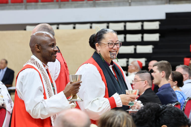 Bishop of Nelson Steve Maina and Bishop of Te Waipounamu Susan Wallace ready to serve communion.