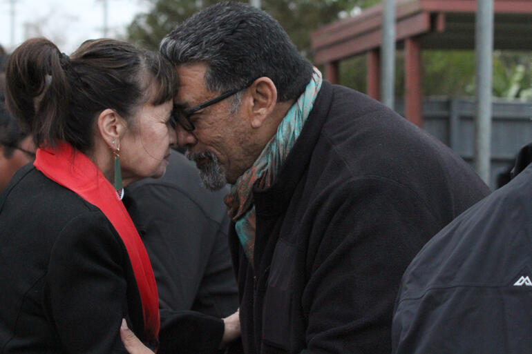 Huiarei Yates welcomes Diocese of Polynesia delegate Fe'iloakitau Kaho Tevi to Ōmahu. Huiarei Yates welcomes Diocese of Polynesia delegate Fe'iloakitau Kaho Tevi to Ōmahu.