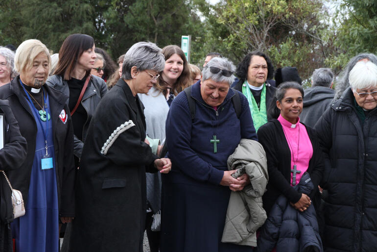 Manuhiri get ready: L-R: Ven Mere Wallace, Doris Kaua, Bishop Waitohiariki Quayle, Bishop Ana Fletcher, Rev Bettina Maxwell. Manuhiri get ready: L-R: Ven Mere Wallace, Doris Kaua, Bishop Waitohiariki Quayle, Bishop Ana Fletcher, Rev Bettina Maxwell.