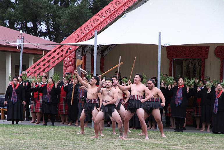 Ōmahu challengers and singers assemble as the 2024 General Synod pōhiri begins. Ōmahu challengers and singers assemble as the 2024 General Synod pōhiri begins.