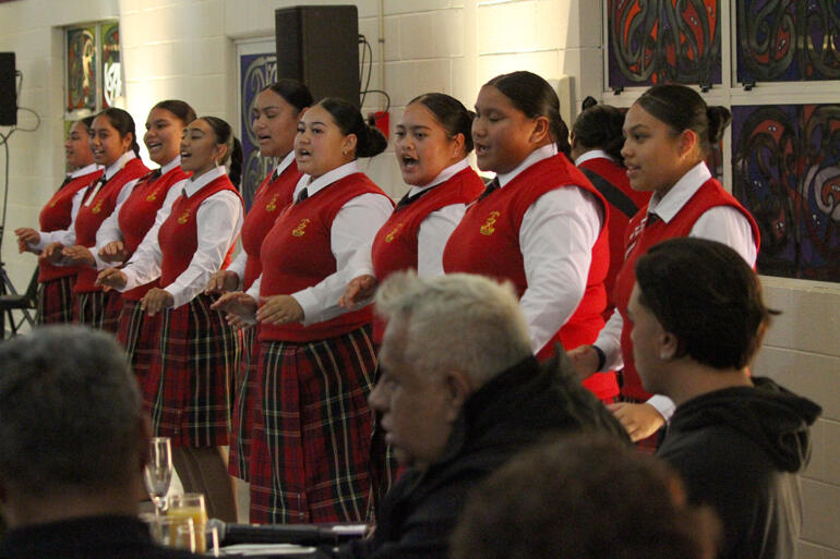 Tauira from Hukarere Girls' College sing for Te Hīnota Whānui. Tauira from Hukarere Girls' College sing for Te Hīnota Whānui.