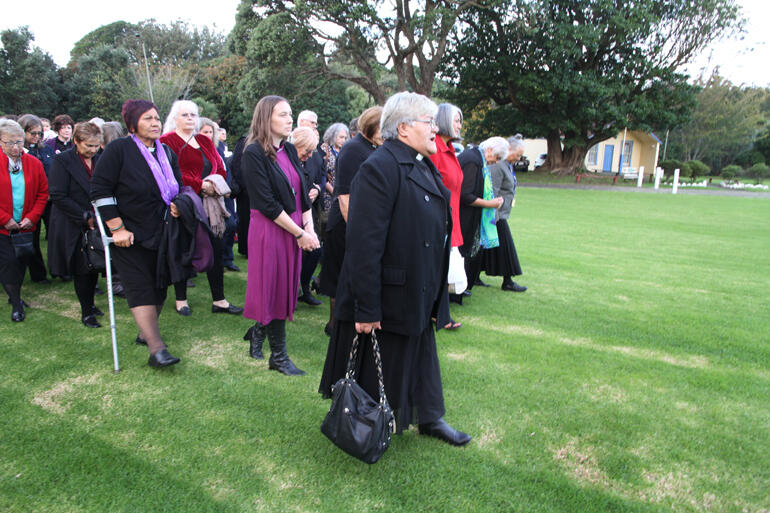 Rev Bettina Maxwell from Manawa o Te Wheke issues the karanga for Synod as they arrive on Owae Marae. Rev Bettina Maxwell from Manawa o Te Wheke issues the karanga for Synod as they arrive on Owae Marae.